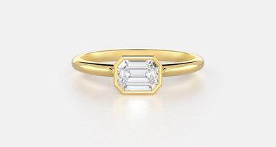 East west emerald bezel in 18K yellow gold