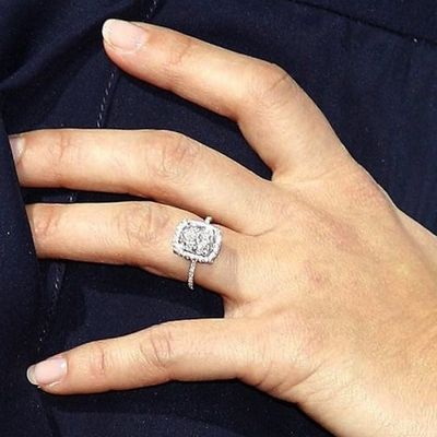 Jessica alba holding her hip wearing an asscher cut engagement ring