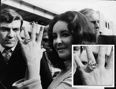 Elizabeth Taylor showing off an original Asscher cut diamond with 52 facets as opposed to the royal Asschers 74 facets,
