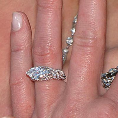 Portia de Rossi's 3 carat east west
marquise diamond engagement ring