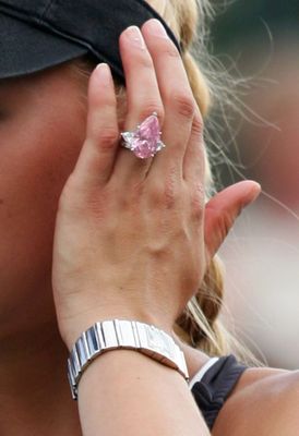Anna Kournikova pear shaped
pink diamond engagement ring