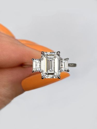 emerald cut diamond rings